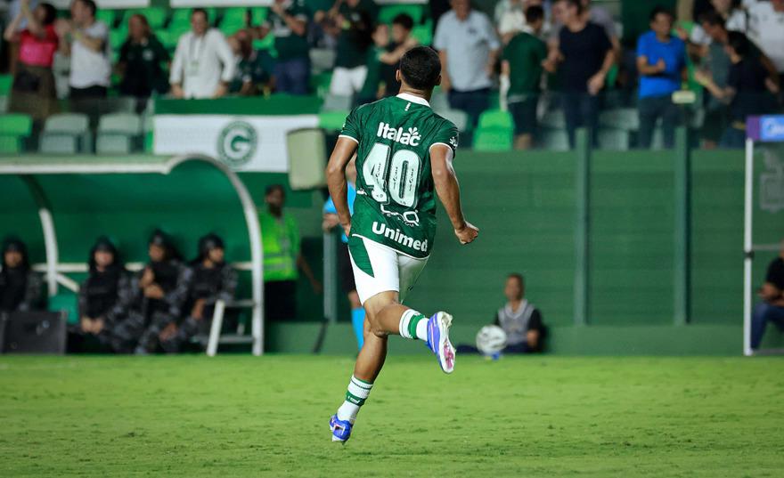 Goiás vence o Botafogo-SP na Serrinha e confirma reação na Série B