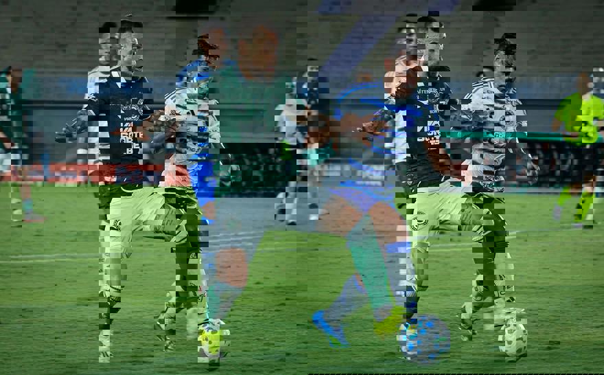 Goiás busca empate no fim contra o Cruzeiro e mantém confronto aberto na Copa do Brasil