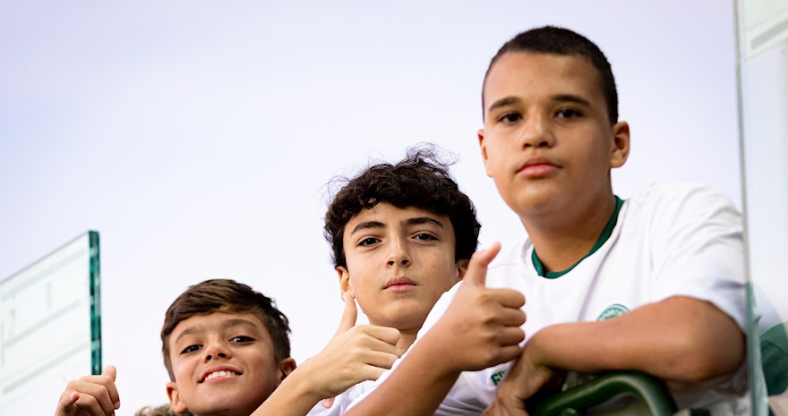 Crianças no Estádio Hailé Pinheiro 