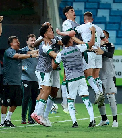 Goiás vence o Cuiabá fora de casa e se mantém firma na busca pelo acesso