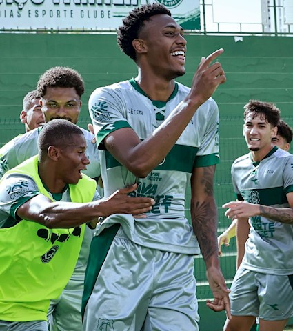Goiás goleia o Centro-Oeste por 4 a 0 em duelo de dois dias