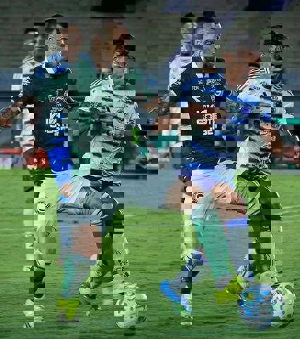 Goiás busca empate no fim contra o Cruzeiro e mantém confronto aberto na Copa do Brasil