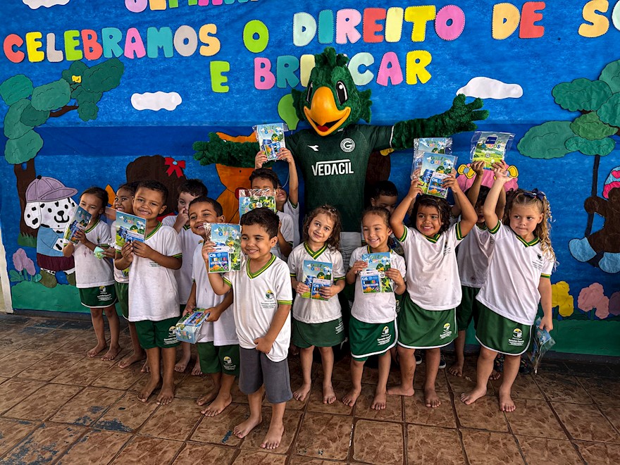 Crianças em escola de Senador Canedo 