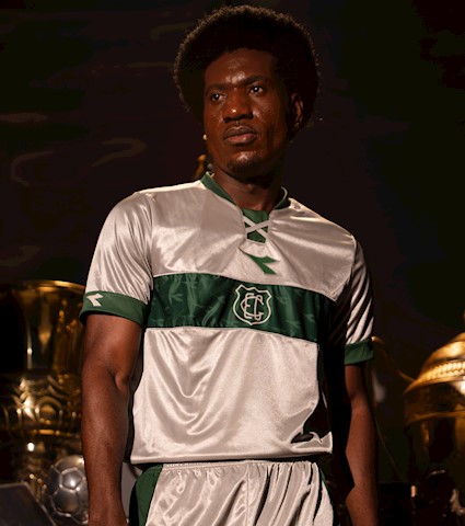 Goiás lança camisa 3 em parceria com a Diadora