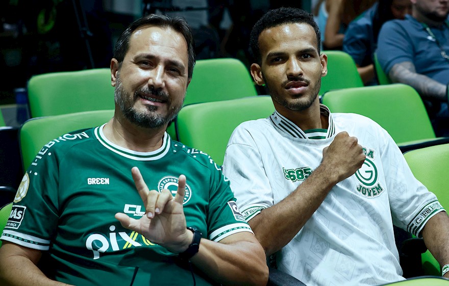 Camisa do Goiás em homenagem aos torcedores surdos