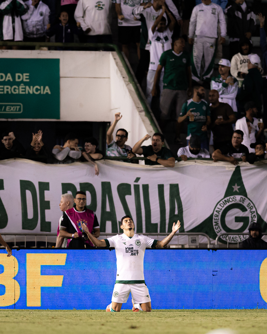 No Estádio Bezerrão, Goiás supera a equipe do Gama em partida emocionante e avança na Copa do Brasil. 