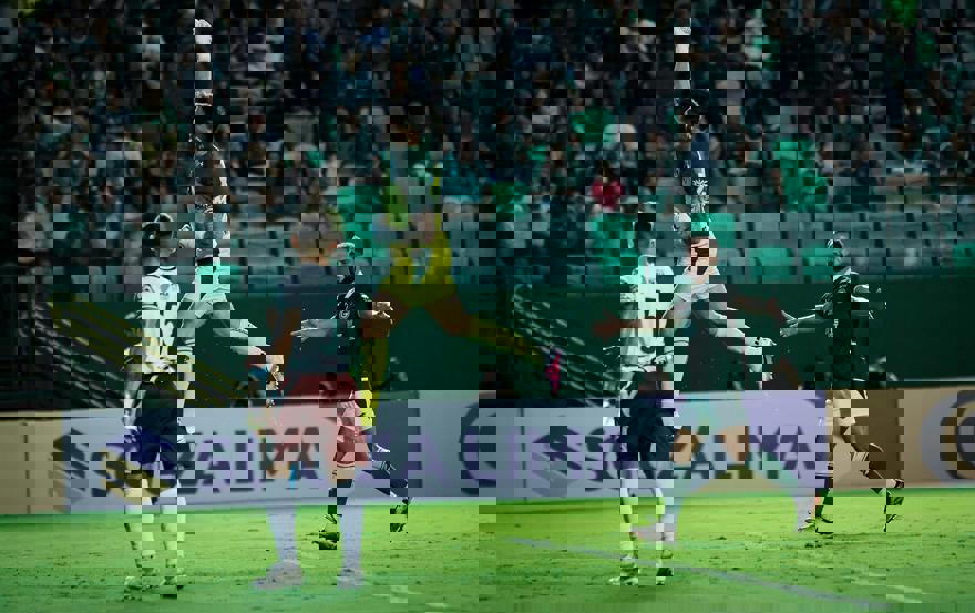 Goiás confirma classificação com vitória por 3 a 0 sobre o Fluminense-PI