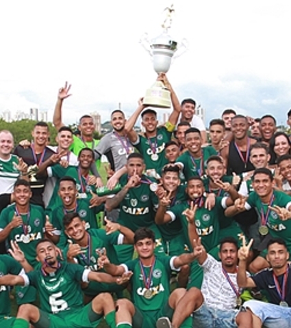 Juniores coroa o belo trabalho realizado em 2018 e conquista o seu segundo título no ano.