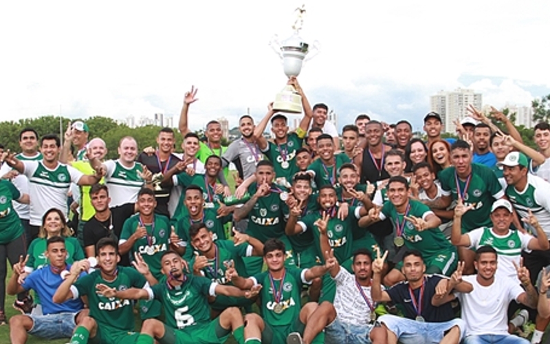 Juniores coroa o belo trabalho realizado em 2018 e conquista o seu segundo título no ano.