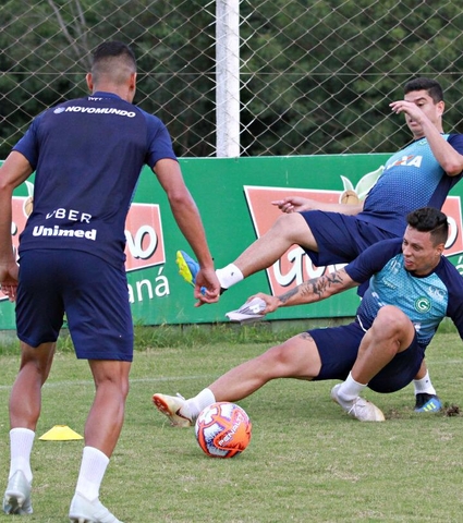 Atacante Rafinha tem fratura no tornozelo