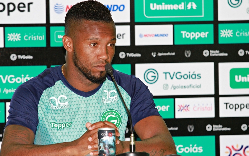 Goiás apresenta oficialmente o zagueiro Rafael Vaz