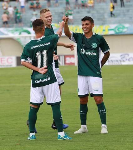 Michael, Marlone e Léo Sena comandam goleada esmeraldina