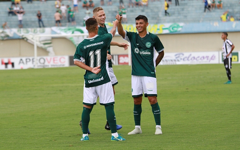 Michael, Marlone e Léo Sena comandam goleada esmeraldina