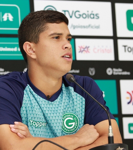 Lateral direito Kevin é oficialmente apresentado.