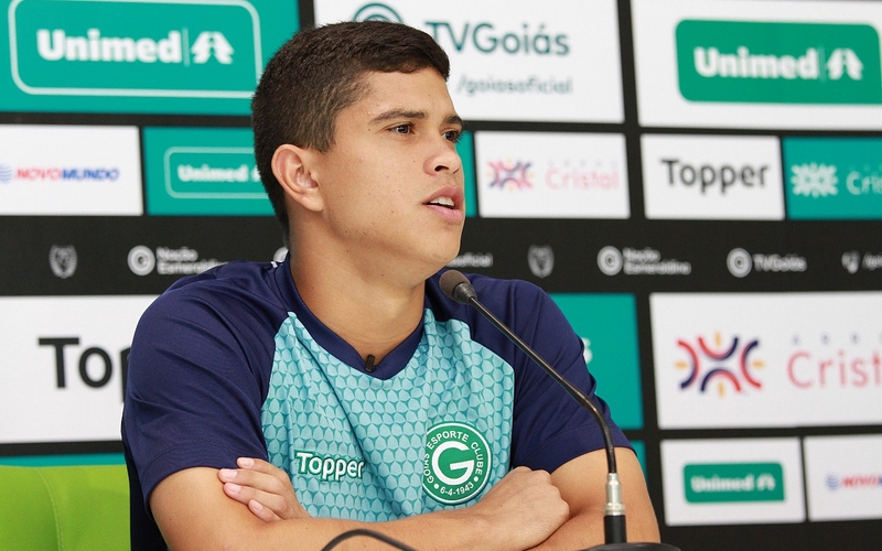 Lateral direito Kevin é oficialmente apresentado.