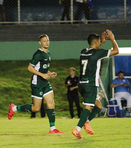 Goiás vence mais uma e segue 100%