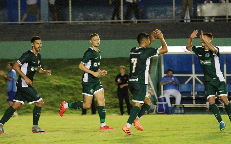 Goiás vence mais uma e segue 100%