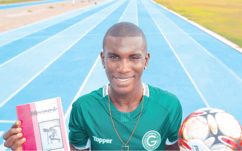 Exemplo: Jogador da base do Goiás entra para a Universidade Federal