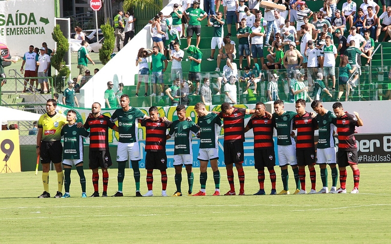 Impecável, Goiás vence Atlético-GO e segue 100%