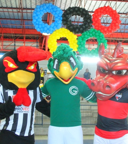 Mascotes de Atlético-GO, Goiânia e Goiás fazem a festa da criançada