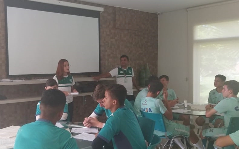 Equipe multidisciplinar da base promove ações sobre o dia internacional da mulher