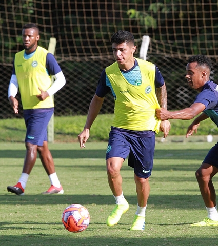 Em busca da liderança geral, Goiás cumpre mais um dia de preparação no CT