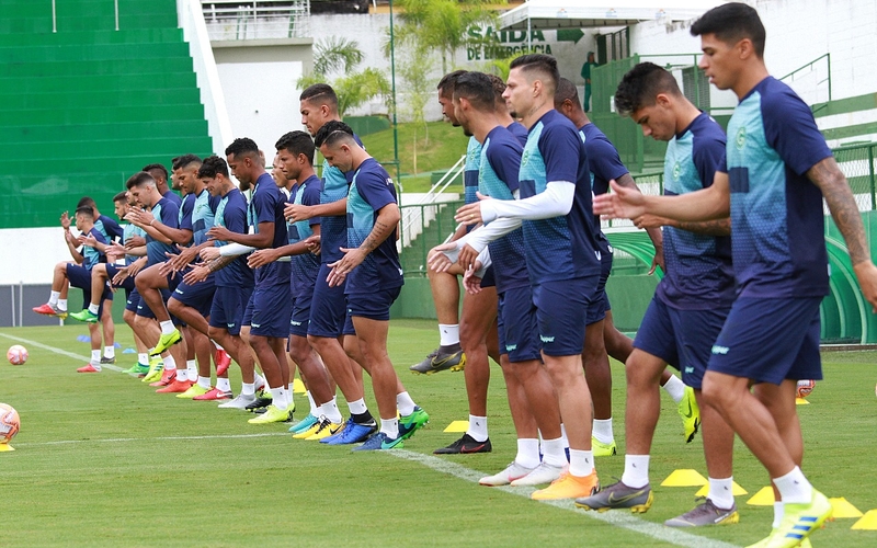Goiás faz penúltimo treino antes do clássico