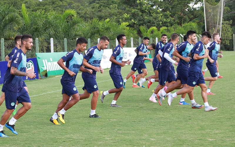 Goiás faz último ajuste tático antes do clássico