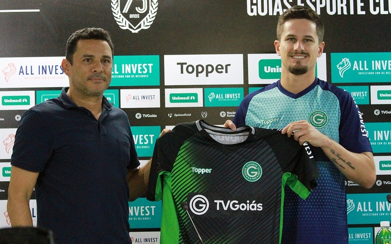 Goleiro Tadeu foi oficialmente apresentado nesta quinta-feira