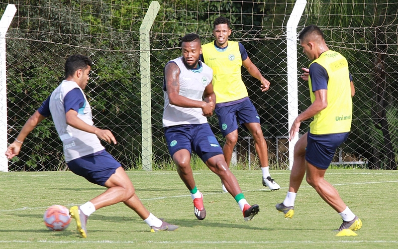 Goiás segue rotina de treinos intensos para enfrentar rival Atlético