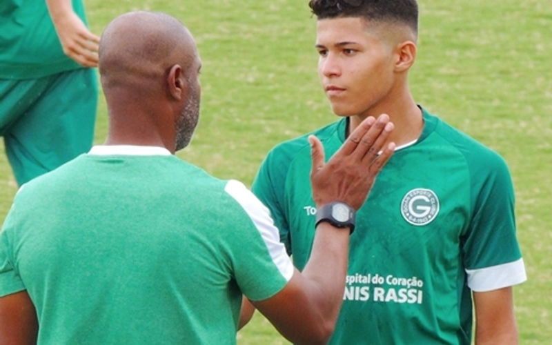 Sub-15 empata fora de casa