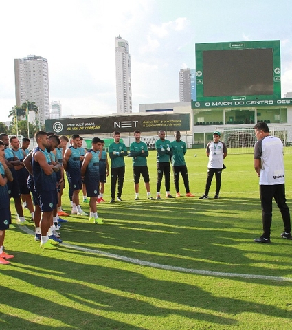 Goiás treina em dois períodos