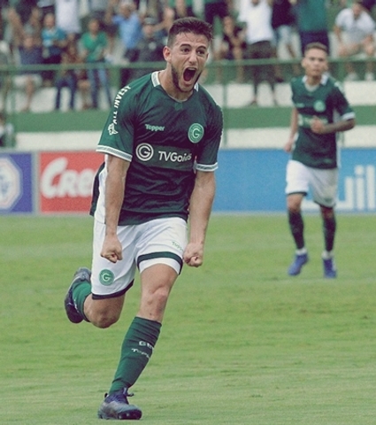 Ingressos Goiás x Botafogo: Mulher com a camisa do Goiás paga apenas dez reais