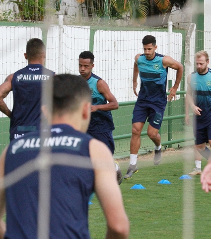 De olho em mais um triunfo em casa, Goiás faz coletivo no CT