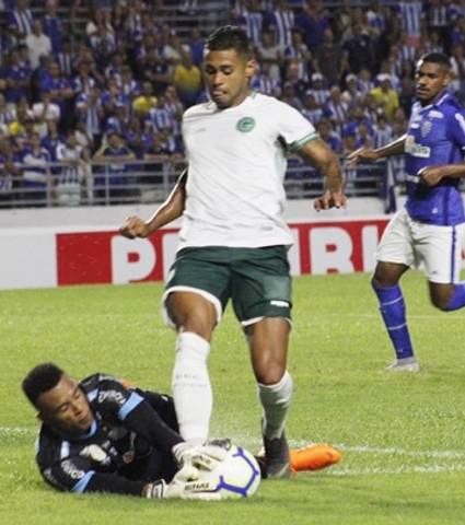 Goiás desperdiça muitas chances e sofre revés em Maceió 