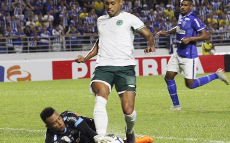 Goiás desperdiça muitas chances e sofre revés em Maceió 