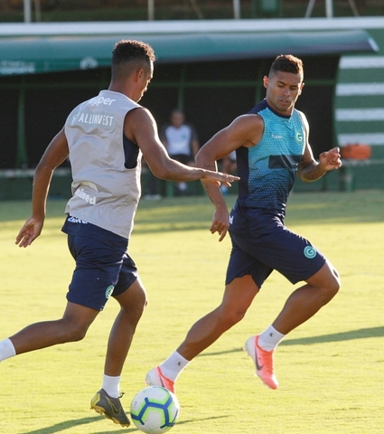 Goiás trabalha forte para duelo contra Chape