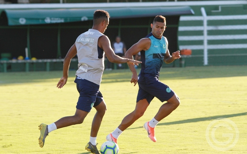 Goiás trabalha forte para duelo contra Chape