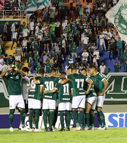 Goiás vence mais uma em casa