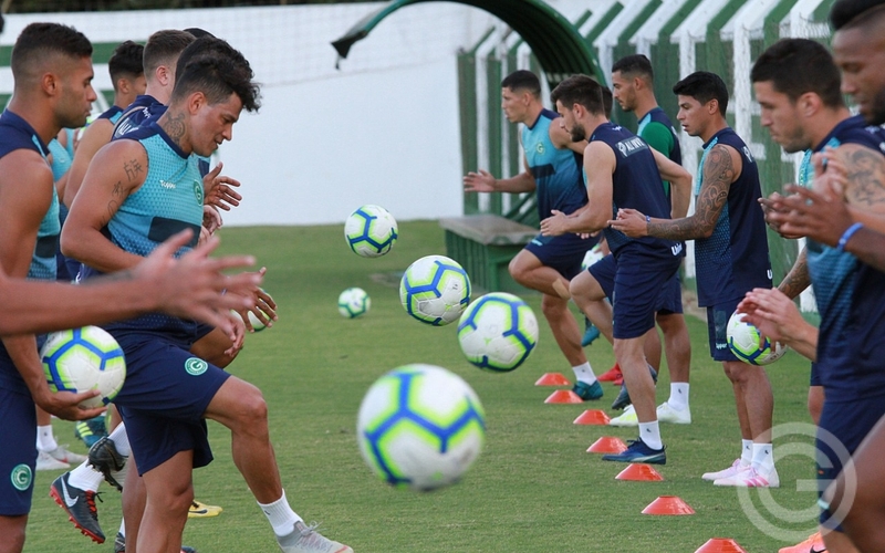 Elenco retorna aos treinamentos