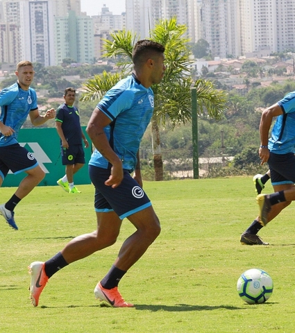 Goiás faz último treino em Goiânia antes de enfrentar o Fortaleza
