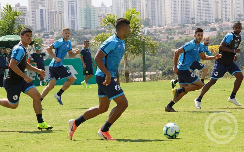 Goiás faz último treino em Goiânia antes de enfrentar o Fortaleza