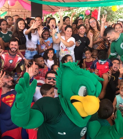 JOGADORES DO GOIAS E.C. PARTICIPAM DE PROJETO SOCIAL EM GOIÂNIA