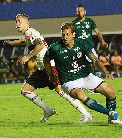 Com recorde de público, Goiás segura o líder Flamengo