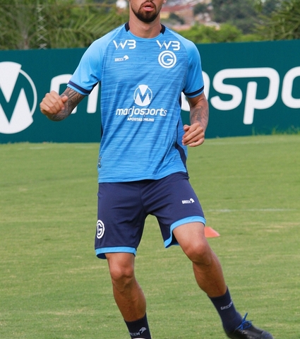 Lucão reestreia após lesão no joelho