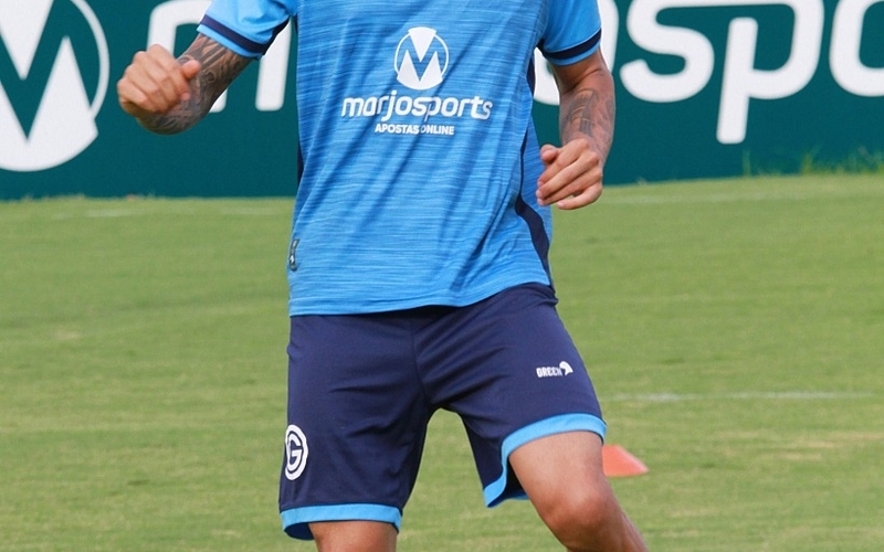 Lucão reestreia após lesão no joelho