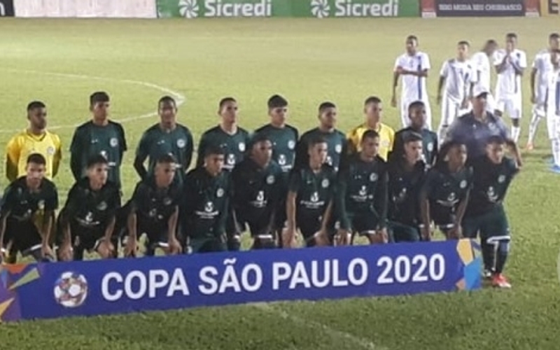 Goiás bate Penapolense por 4x2 e assume 2º lugar no grupo 18