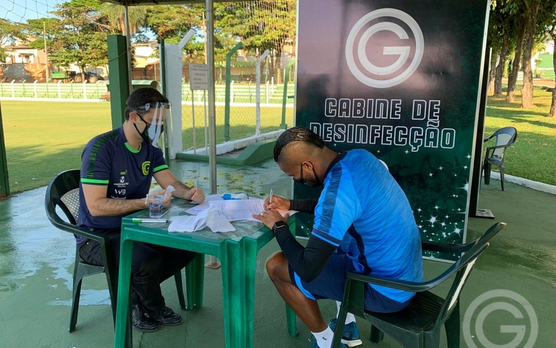 Goiás retoma rotina no CT Edmo Pinheiro
