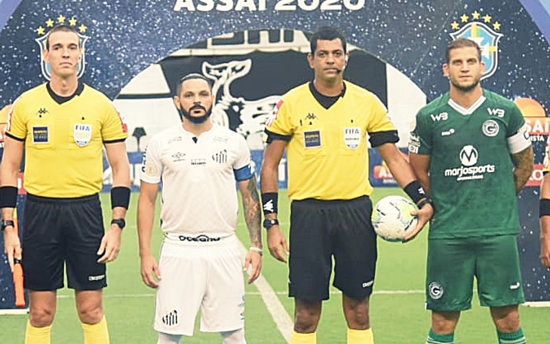 Em mais um jogo histórico, Goiás vence o Santos de virada na Vila Belmiro, 4 a 3