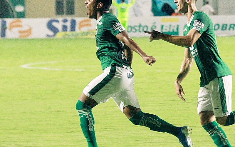 Com muita determinação em campo, Goiás vence o Atlético/MG e conquista pontos importantes